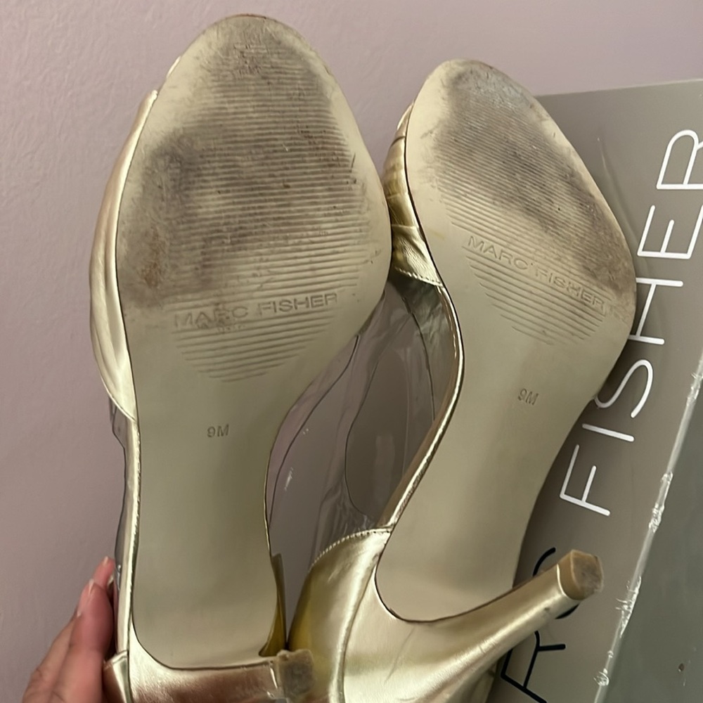Gold strappy sandal - Picture 2 of 3